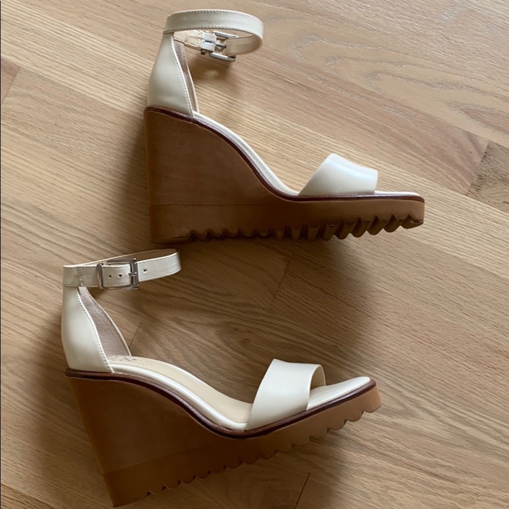 Vince camuto size 9 sandals worn once